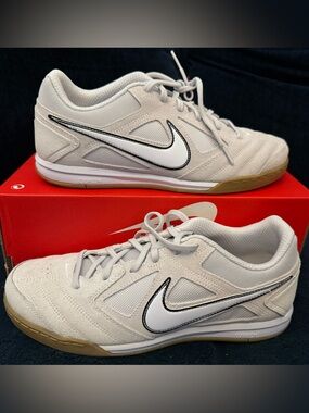 Nike Gato- Men’s Size 9.5  New in Box Light Gray / White/ Black with Gum Sole